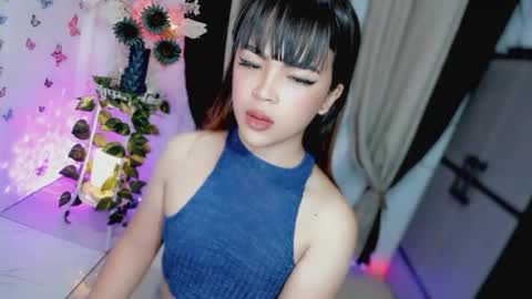 Hi Im LOVIE Please dont forget to follow and thumbs up me online show from April 17, 2:25 am