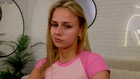 Im Wendy online show from April 6, 9:05 pm