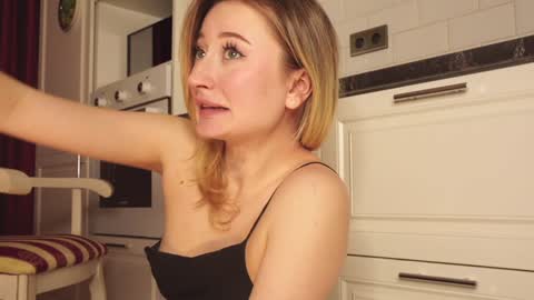 Daisy    online show from December 3, 12:19 am