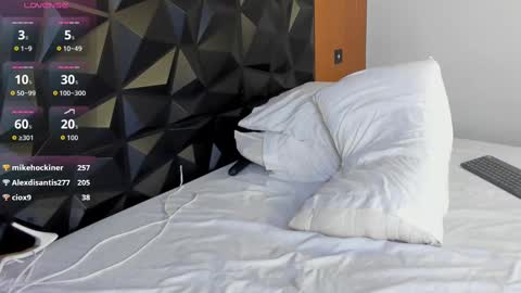 Wendy Marshall  online show from September 30, 8:30 pm