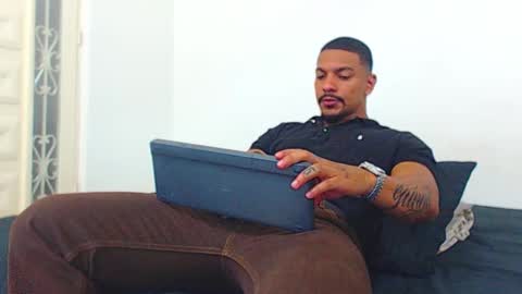 Wesley Rogger online show from October 27, 9:48 pm