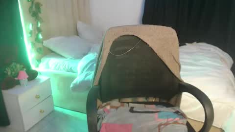 Snapshot of wet_my_pussyyy chatting on September 30, 8:08 pm lucy online show from September 30, 8:08 pm