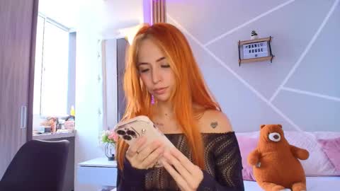 Snapshot of wetbubble chatting on October 17, 3:49 pm Mia and Dylan online show from October 17, 3:49 pm