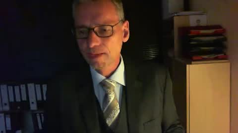 Snapshot of wetsuitedman chatting on October 10, 4:35 pm Franz online show from October 10, 4:35 pm