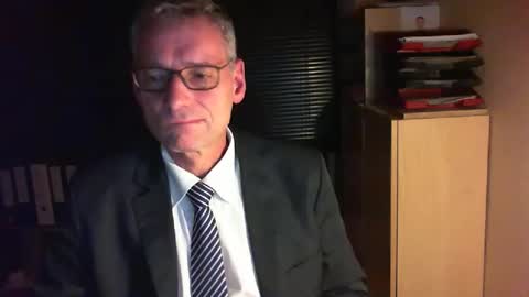Snapshot of wetsuitedman chatting on October 23, 4:30 pm Franz online show from October 23, 4:30 pm