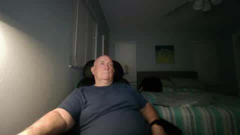 Snapshot of wfs2946 chatting on October 14, 12:24 am wfs2946 online show from October 14, 12:24 am
