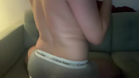 white_bubble online show from February 8, 7:01 am