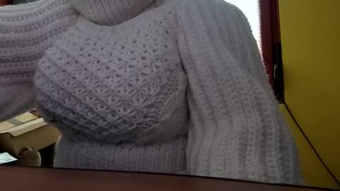 whitesweater online show from October 1, 6:23 am