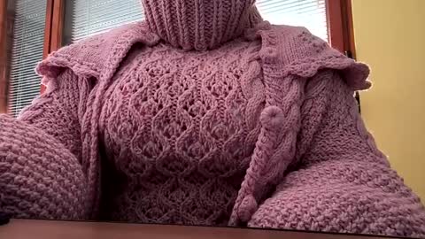 whitesweater online show from December 18, 7:36 am