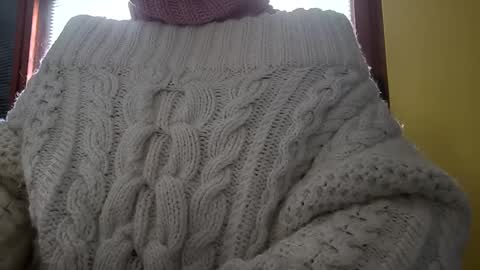 whitesweater online show from January 28, 11:06 am