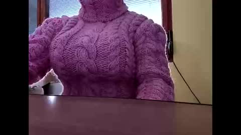 whitesweater online show from September 19, 7:12 am