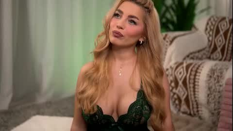 whitneyandrews online show from January 13, 6:21 am