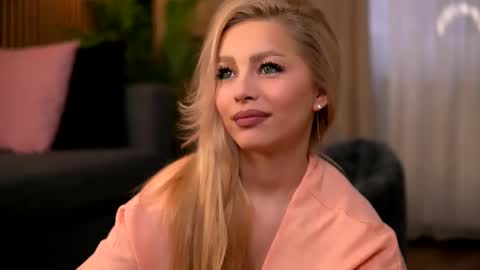 whitneyandrews online show from March 18, 4:40 am