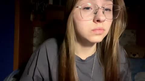 Vicky online show from April 8, 9:40 pm