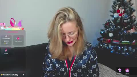 whitneypunnch online show from December 17, 7:04 am