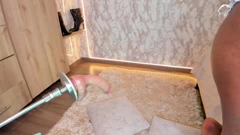 whitneyyfox online show from May 15, 10:17 pm