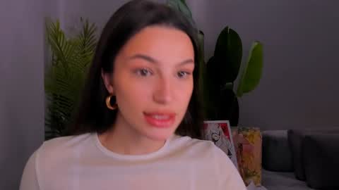 whoislulu online show from December 23, 8:22 am