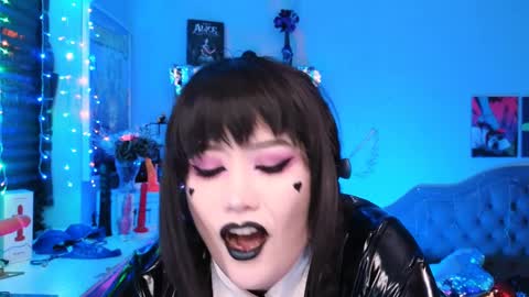 Laura  online show from February 13, 5:37 am