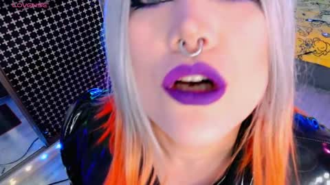 Laura  online show from April 12, 8:35 pm