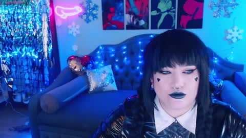 Laura  online show from January 7, 9:57 pm