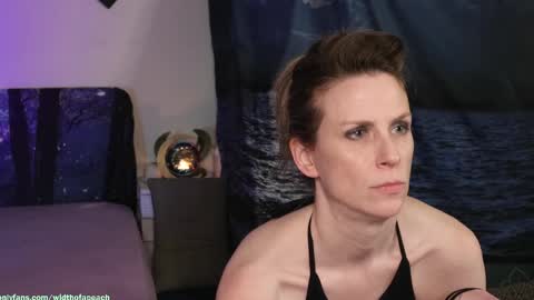 Snapshot of widthofapeach chatting on September 30, 4:34 am Gretchen Jimmy online show from September 30, 4:34 am