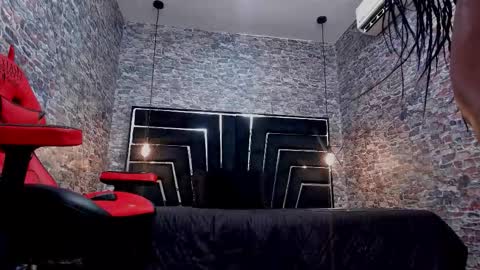 wild_firee_ online show from March 20, 8:14 pm