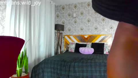 wild_joy online show from March 28, 8:27 am