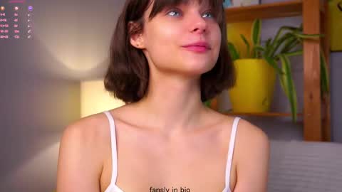 Snapshot of willalwaysloveyouuuuu chatting on October 18, 1:21 am Eva online show from October 18, 1:21 am