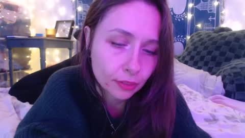 Snapshot of wingardiumleveveosa chatting on December 15, 8:19 am Eevie online show from December 15, 8:19 am