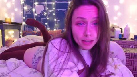Snapshot of wingardiumleveveosa chatting on December 4, 1:19 am Eevie online show from December 4, 1:19 am