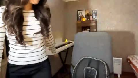 Amina online show from October 29, 2:19 pm