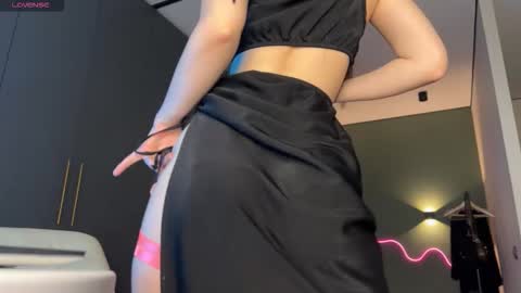 Isobelle online show from November 25, 5:12 pm