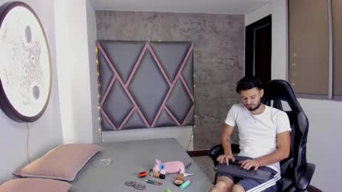 Nicolas Y Laura online show from March 21, 11:26 am