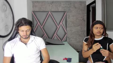 Nicolas Y Laura online show from April 4, 11:17 am