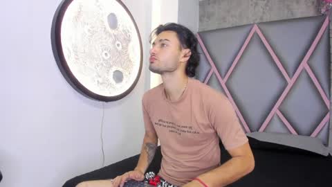 Nicolas Y Laura online show from April 7, 11:34 am