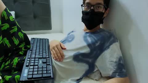 Snapshot of wolfan_sky chatting on February 18, 11:33 am W O L F online show from February 18, 11:33 am