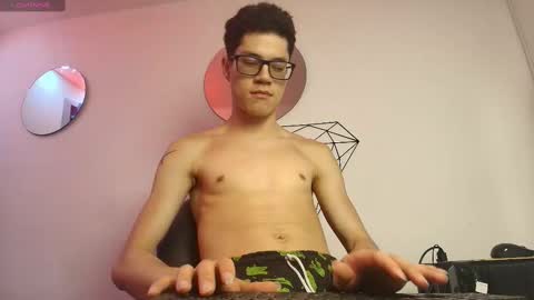Snapshot of wolfan_sky chatting on September 25, 12:45 pm W O L F online show from September 25, 12:45 pm