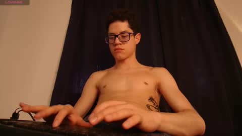 Snapshot of wolfan_sky chatting on October 8, 12:11 pm W O L F online show from October 8, 12:11 pm