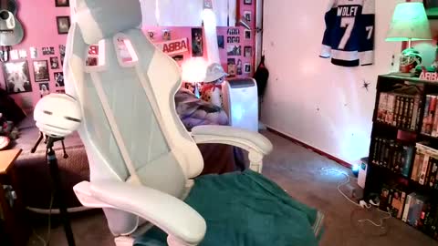 Snapshot of wolfie_777 chatting on October 1, 10:41 pm Wolfie online show from October 1, 10:41 pm
