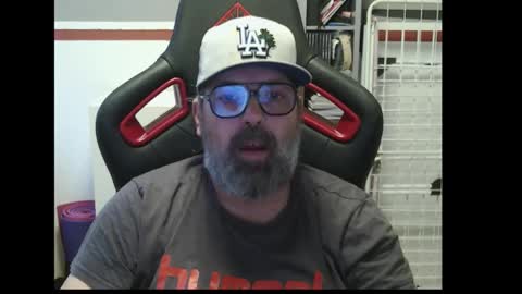 Snapshot of womenizzeer chatting on October 15, 3:57 pm Adam online show from October 15, 3:57 pm