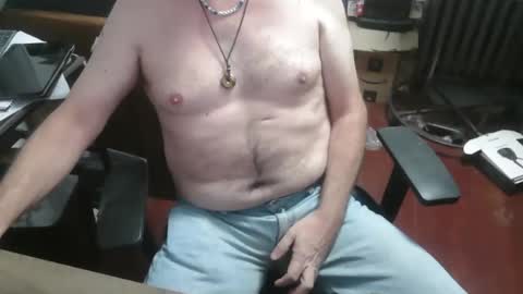 Snapshot of woodworker6473 chatting on October 19, 12:04 am woodworker6473 online show from October 19, 12:04 am