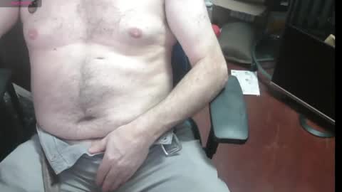 Snapshot of woodworker6473 chatting on February 28, 12:43 am woodworker6473 online show from February 28, 12:43 am