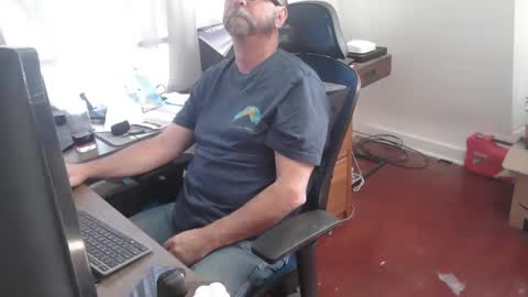 Snapshot of woodworker6473 chatting on October 16, 1:11 pm woodworker6473 online show from October 16, 1:11 pm