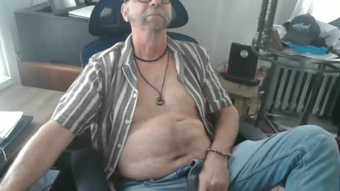 woodworker6473 online show from June 26, 6:57 pm