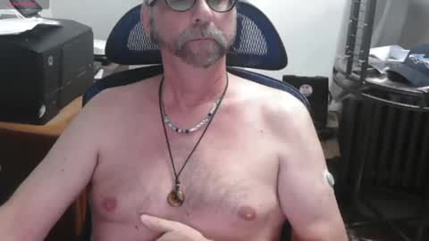 Snapshot of woodworker6473 chatting on October 2, 11:25 pm woodworker6473 online show from October 2, 11:25 pm