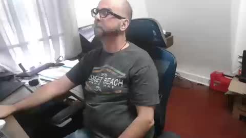Snapshot of woodworker6473 chatting on October 15, 1:01 pm woodworker6473 online show from October 15, 1:01 pm