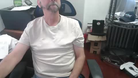 Snapshot of woodworker6473 chatting on October 6, 12:23 pm woodworker6473 online show from October 6, 12:23 pm