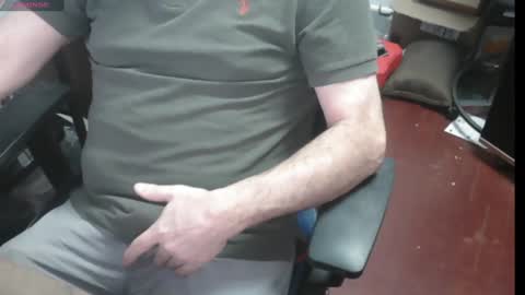 Snapshot of woodworker6473 chatting on February 26, 1:03 am woodworker6473 online show from February 26, 1:03 am