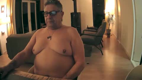 woodwurm and Snoeske online show from February 2, 5:26 am