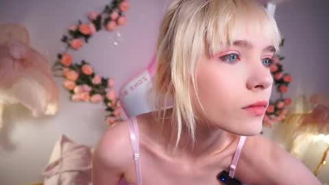 wow_angel online show from May 22, 5:36 am